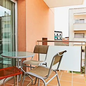 Hotel Ginosi Basics Centric Apartel, Castelldefels