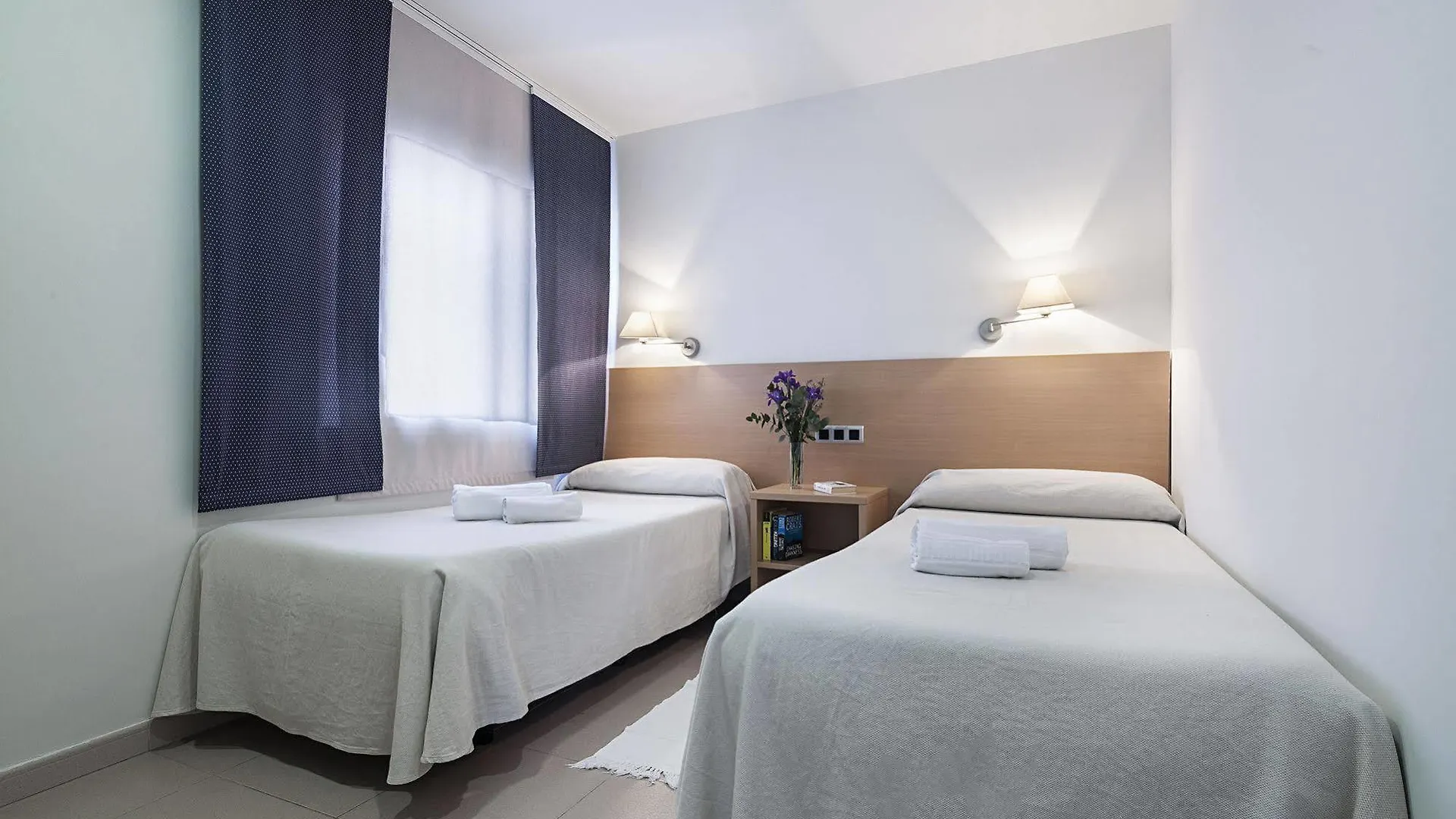 Apartamentos Porta Coeli Castelldefels 3*,