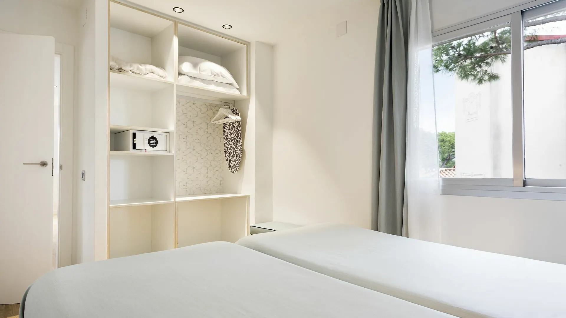 Apartamentos Porta Coeli Castelldefels Spain